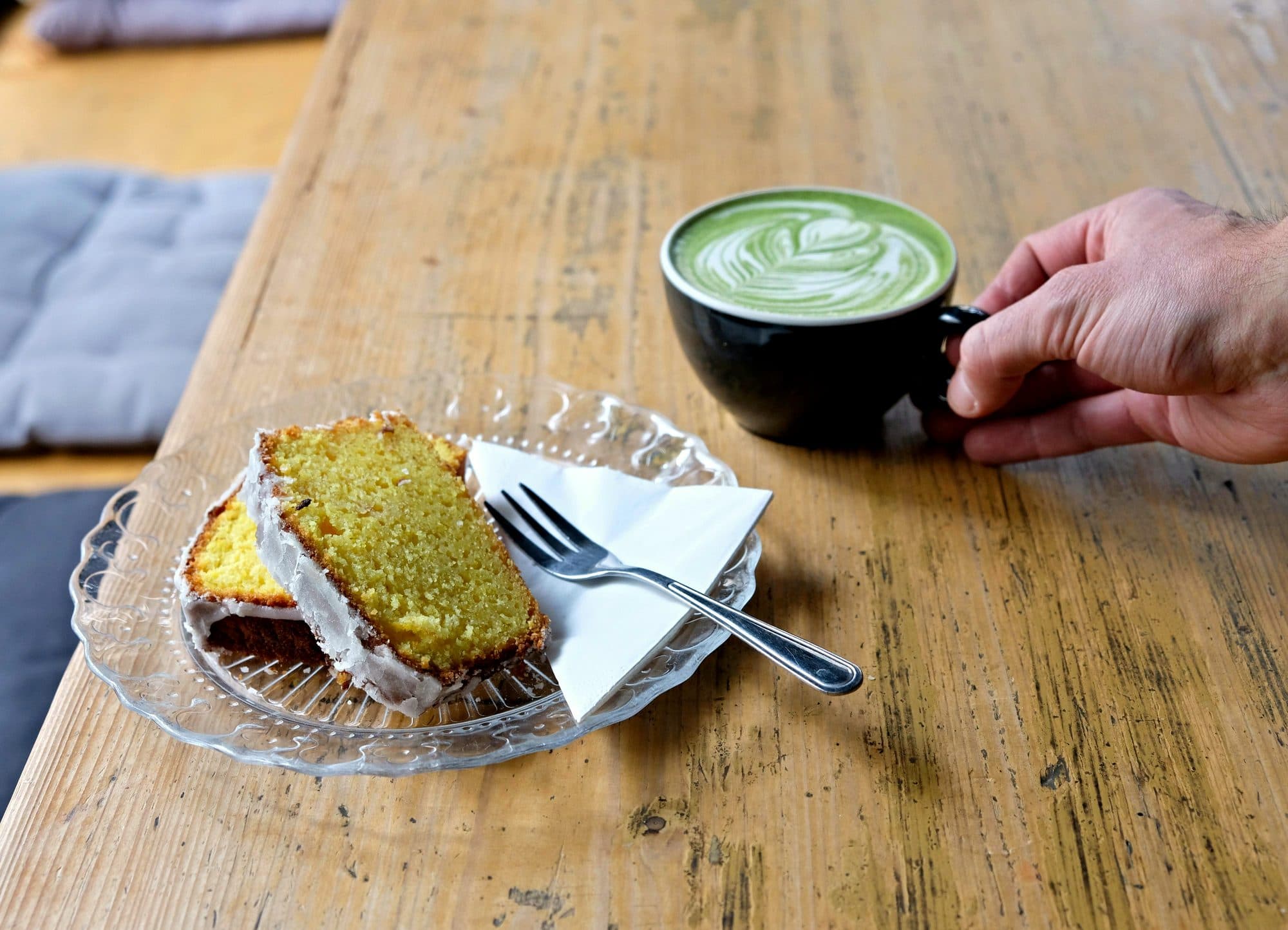 Matcha latte a citronová bábovka